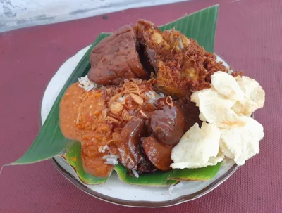 top 6+ nasi uduk jakarta barat terenak, yuk coba!