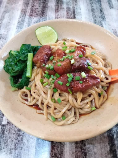 top 6+ rekomendasi bakmi enak di bali, rasanya tak ada duanya!