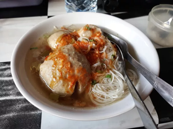 top 6+ rekomendasi bakso jakarta timur yang rasanya gurih dan mantap