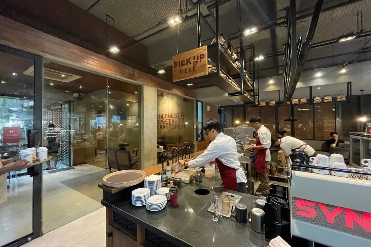 Top 6+ Rekomendasi Cafe di Makassar Trendy 2024