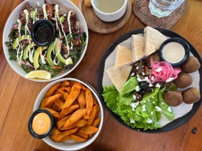 top 6+ restoran keluarga di bali, suasananya homey dan cozy!