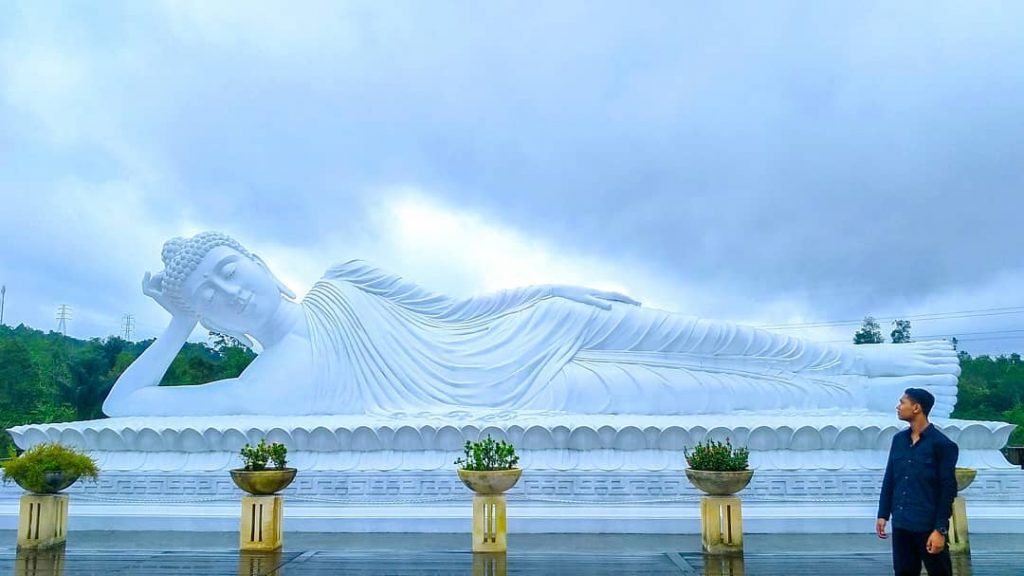bali, danau beratan, kebun raya bali, pura alas kedaton, tabanan, tanah lot, treetop adventure park, vihara dharma giri, top 6+ tempat wisata yang populer di tabanan bali