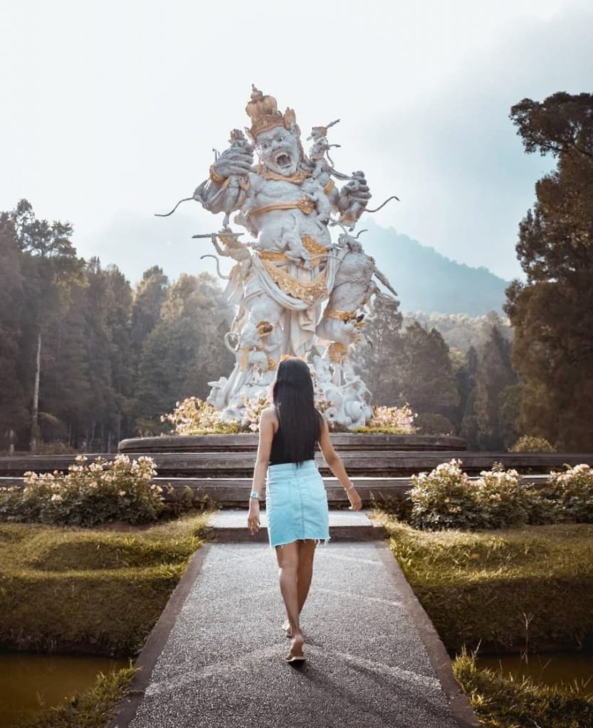bali, danau beratan, kebun raya bali, pura alas kedaton, tabanan, tanah lot, treetop adventure park, vihara dharma giri, top 6+ tempat wisata yang populer di tabanan bali