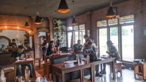 top 7+ cafe di majalengka yang bernuansa alam dan tradisional