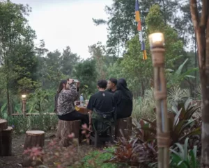 top 7+ cafe di prigen dengan pemandangan cantik, asik buat kumpul