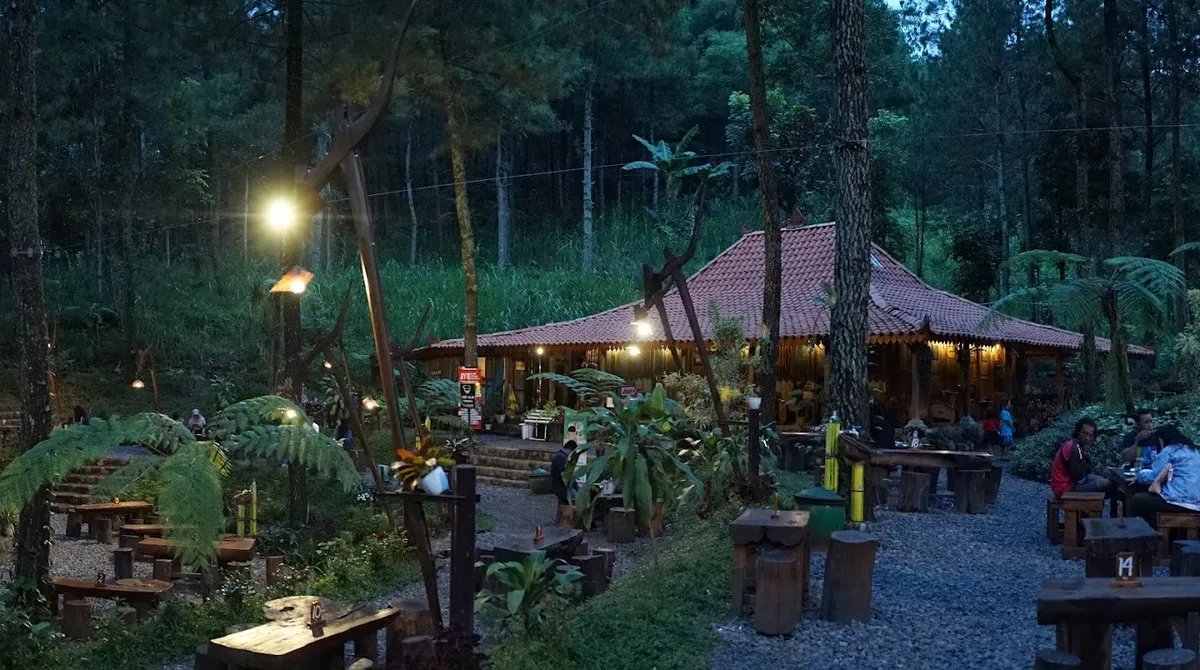 Top 7+ Cafe di Prigen dengan Pemandangan Cantik, Asik Buat Kumpul