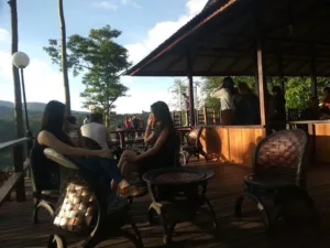 top 7+ cafe di tomohon, nikmati kehangatan kopi lokal harga bersahabat