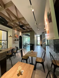 top 7+ pet friendly cafe di jakarta untuk jalan-jalan bareng anabul