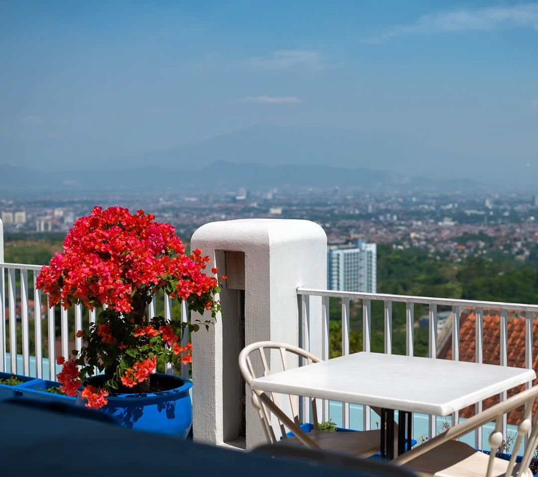 Top 7+ Pilihan Cafe Rooftop di Bandung yang Paling Cozy