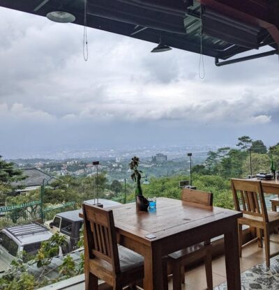 top 7+ pilihan cafe rooftop di bandung yang paling cozy