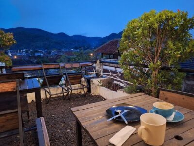 top 7+ pilihan cafe rooftop di bandung yang paling cozy