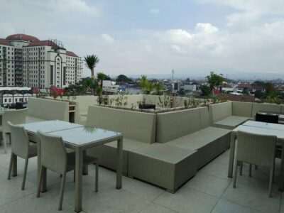 top 7+ pilihan cafe rooftop di bandung yang paling cozy