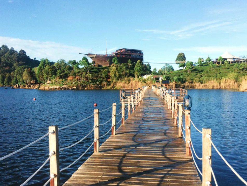 Top 7+ Tempat Wisata Bandung Saat Musim Hujan Ini Cocok Banget untuk Nge-date!