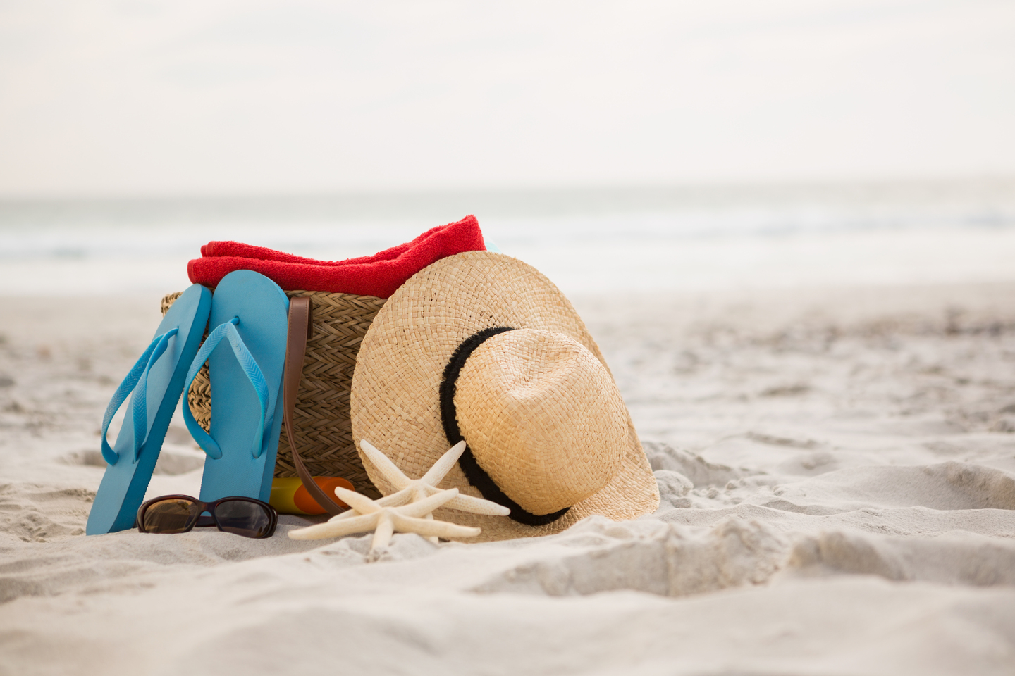 top 7+ tips memilih outfit ke pantai agar liburan kamu tetap nyaman!