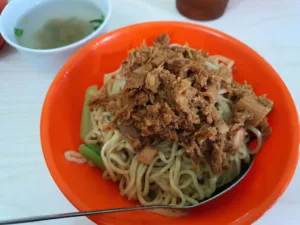 top 8+ rekomendasi mie ayam jakarta timur yang laris manis