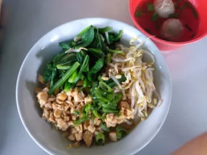 top 8+ rekomendasi mie ayam jakarta timur yang laris manis