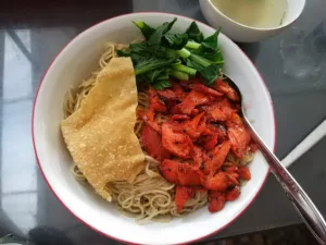 top 8+ rekomendasi mie ayam jakarta timur yang laris manis