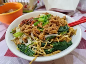 top 8+ rekomendasi mie ayam jakarta timur yang laris manis