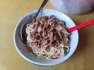 top 8+ rekomendasi mie ayam jakarta timur yang laris manis