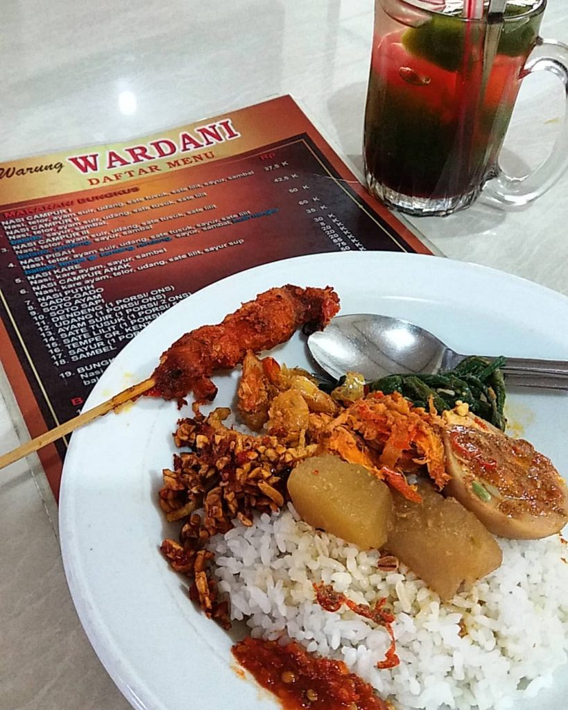 ayam bakar taliwang, bali, denpasar, gourmate sate house, kuta, nasi tekor, sanur, sop ikan warung mak ben, warung men wati, top 8+ wisata kuliner di bali yang ramai di kunjungi wisatawan