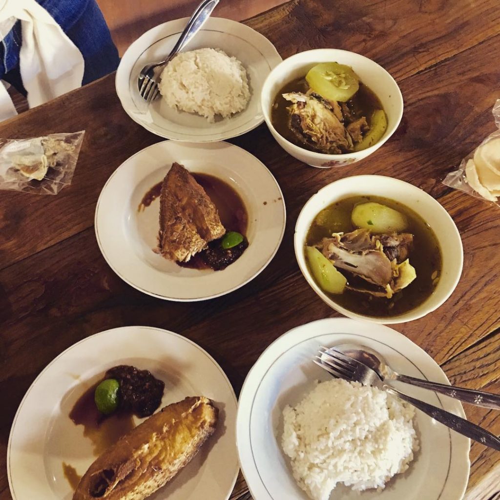 ayam bakar taliwang, bali, denpasar, gourmate sate house, kuta, nasi tekor, sanur, sop ikan warung mak ben, warung men wati, top 8+ wisata kuliner di bali yang ramai di kunjungi wisatawan