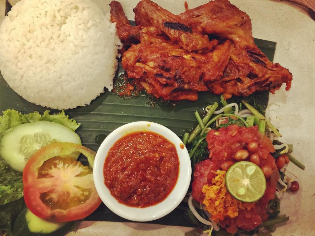 ayam bakar taliwang, bali, denpasar, gourmate sate house, kuta, nasi tekor, sanur, sop ikan warung mak ben, warung men wati, top 8+ wisata kuliner di bali yang ramai di kunjungi wisatawan
