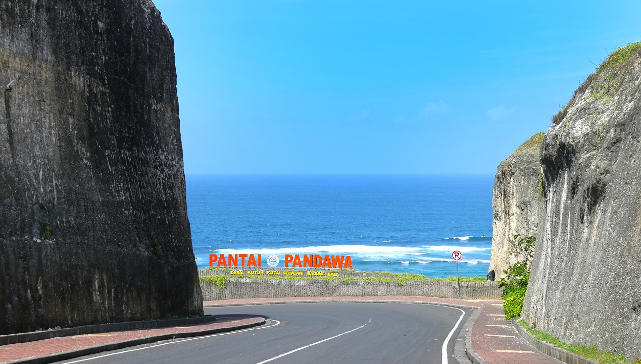 top 9+ pantai unik di indonesia yang indah dan jarang diketahui!