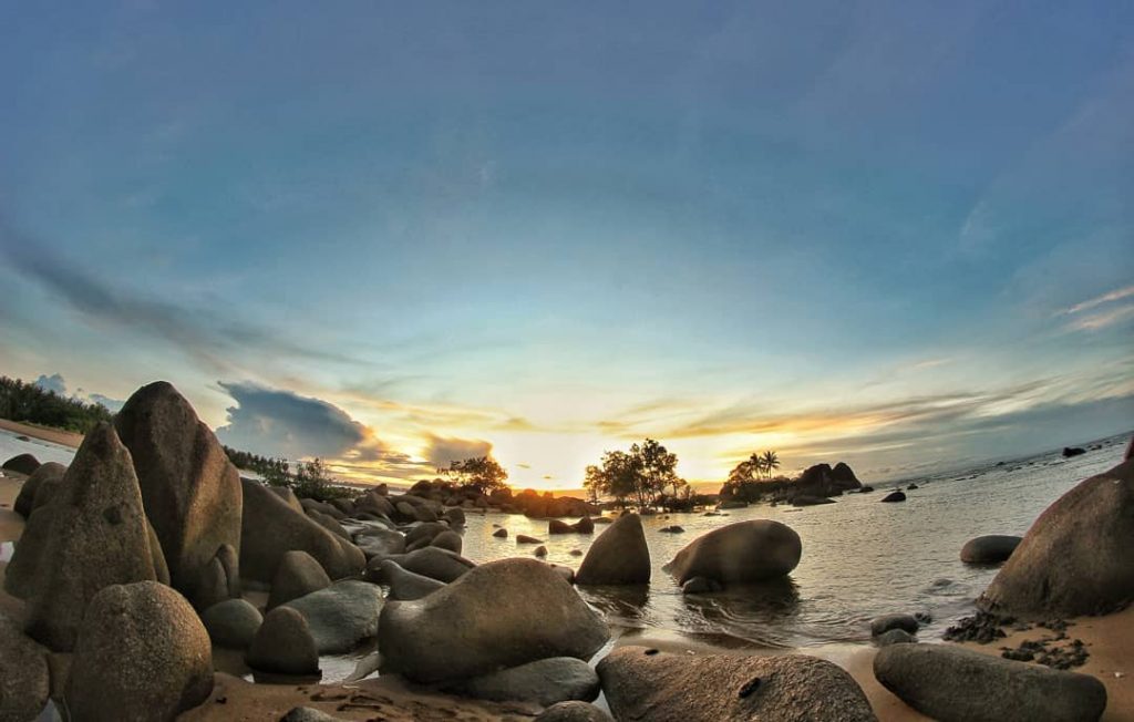 bengkayang, kalimantan barat, kayong utara, pontianak, sambas, singkawang, top 9+ wisata pantai yang cantik di kalimantan barat