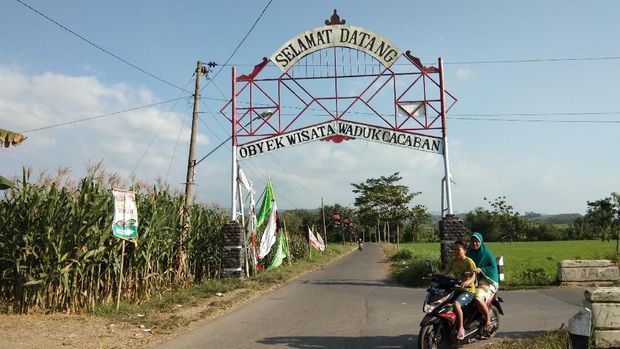 Bukit Teletubbies Waduk Cacaban, 1. Naik Perahu, 2. Mancing dan Kulineran, 3. Joging atau Naik Kuda, 4. Arena Permainan Anak