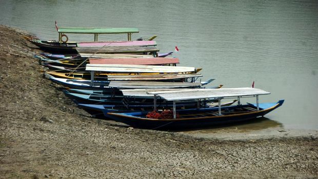 Waduk Cacaban di Tegal, Tempat Wisata Indah Berlatar Perbukitan Hijau