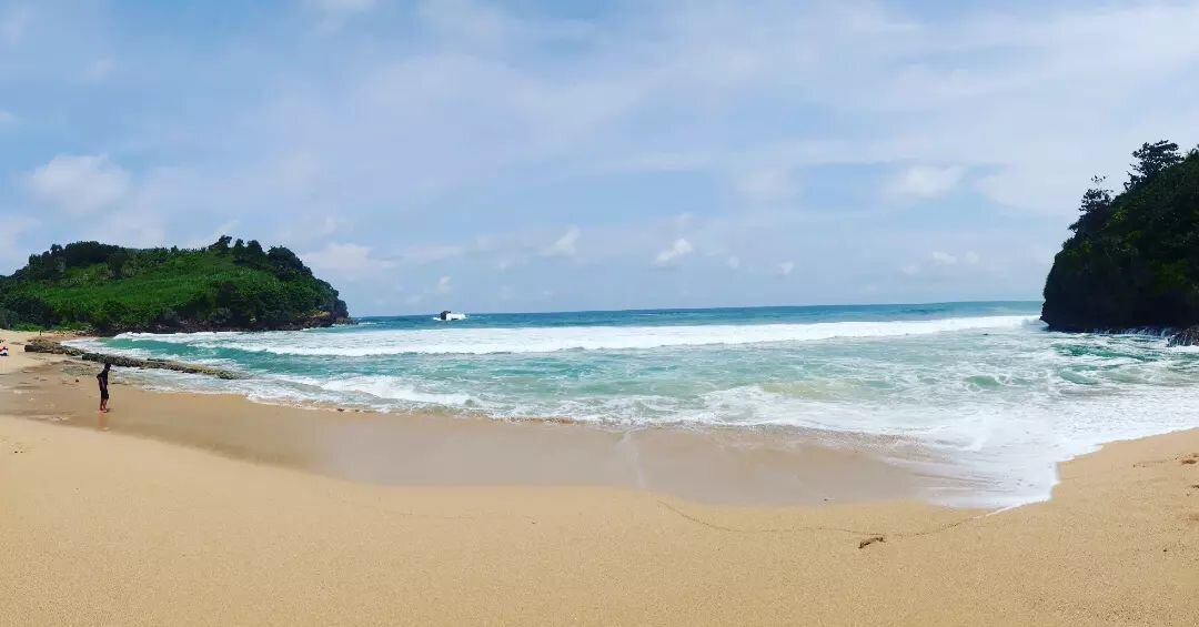 yuk, berlibur ke 10 pantai pasir putih di indonesia yang terkenal dan memesona!