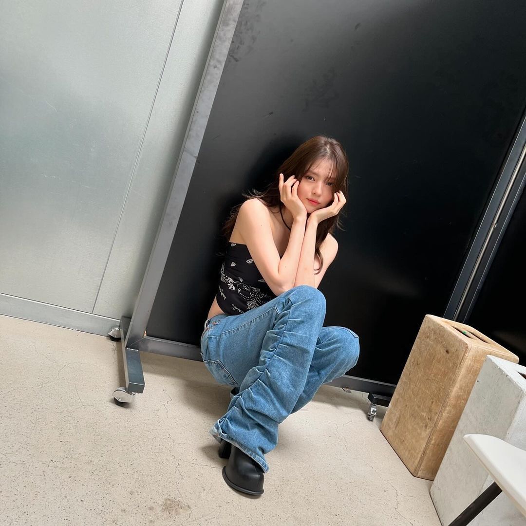 10 artis korea selatan perempuan yang terkenal punya gaya modis, 1. Wonyoung ‘IVE’, 2. Karina ‘aespa’, 3. Haerin ‘NewJeans’, 4. Yunjin ‘Le Sserafim’, 5. Ryujin ‘ITZY’, 6. Seulgi ‘Red Velvet’, 7. Han So Hee, 8. Moon Ga Young, 9. Jung Ho Yeon, 10. Kim Ji Won