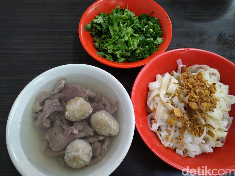 bakso akiaw 99, 1. Bakso Mas Kumis, 2. Bakso Jangkung, 3. Bakso Pakde BCA Puri, 4. Bakso Markus, 5. Bakso Akim (Bakso Bawang Goreng), 6. Bakso A Kiaw 99, 7. Bakso JWR, 8. Bakso Aan, 10. Bakso H. Mas Nur