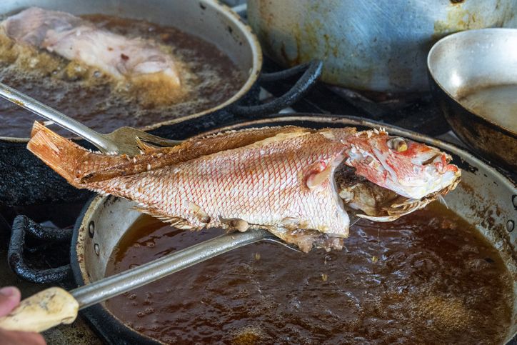 5 Cara Menggoreng Ikan agar Tidak Lengket, Renyah dan Garing