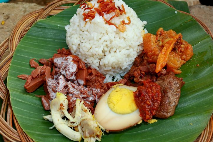 Gudeg, 1. Gudeg Mbah Lindu, 2. Gudeg Yu Djum, 3. Gudeg Mercon Bu Tinah, 4. Gudeg Manggar Bu Jumilan, 5. Gudeg Bu Djuminten