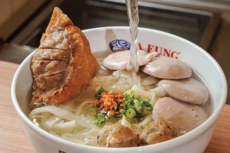 5 Rekomendasi Tempat Makan Bakso Premium yang Tersohor Enak, 1. Bakso Lapangan Tembak Senayan, 2. Bakso Akiaw 99, 3. Bakso Jawir, 4. Afung Baso Sapi, 5. Bakso Solo Samrat