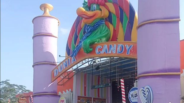 Di Kabupaten Kediri ada tempat wisata yang ramah anak dan cocok untuk wisata keluarga. Namanya Wisata Dunia Candy., 1. Dunia Candy, 2. Kampung Indian Kediri, 3. Gumul Paradise Island and Waterpark, 4. Taman Wisata Tirtoyoso Park, 5. Istana Jamur