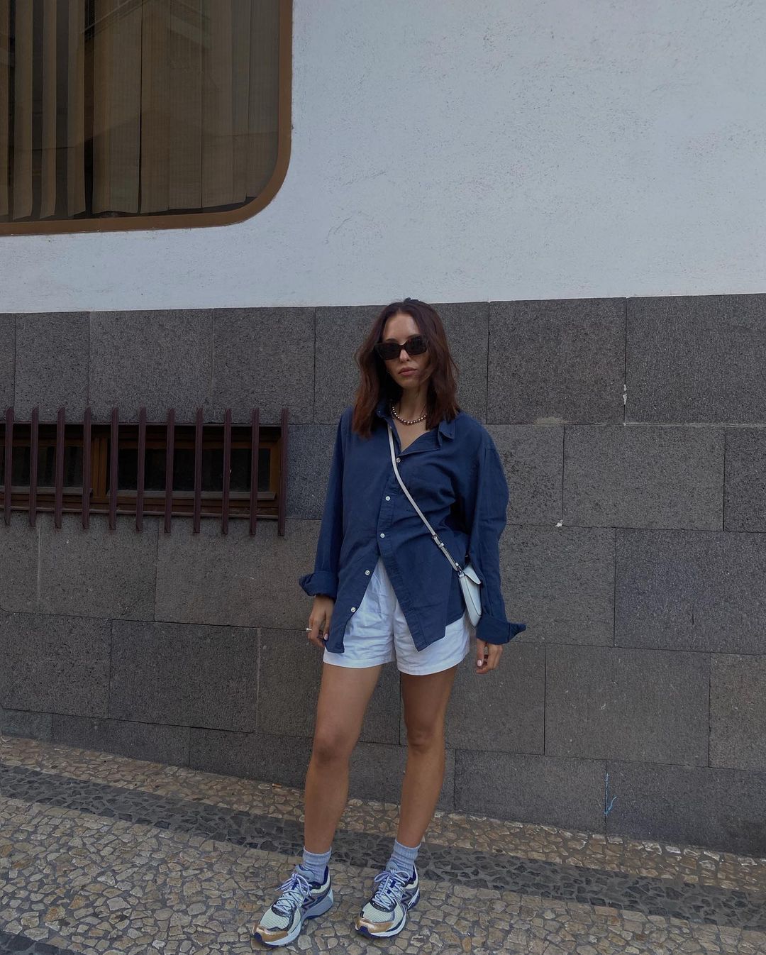 7 gaya ootd celana pendek wanita tomboy yang lagi hits, 1. Gaya tomboy dengan celana pendek ‘jorts’, 2. Gaya tomboy dengan celana pendek dan jaket kulit, 3. Gaya tomboy dengan celana pendek trainer , 4. Gaya tomboy dengan celana pendek boxer , 5. Gaya tomboy dengan celana pendek dan kemeja oversized, 6. Gaya tomboy dengan celana pendek dan atasan polo, 7. Gaya tomboy dengan celana pendek dan kemeja jersey