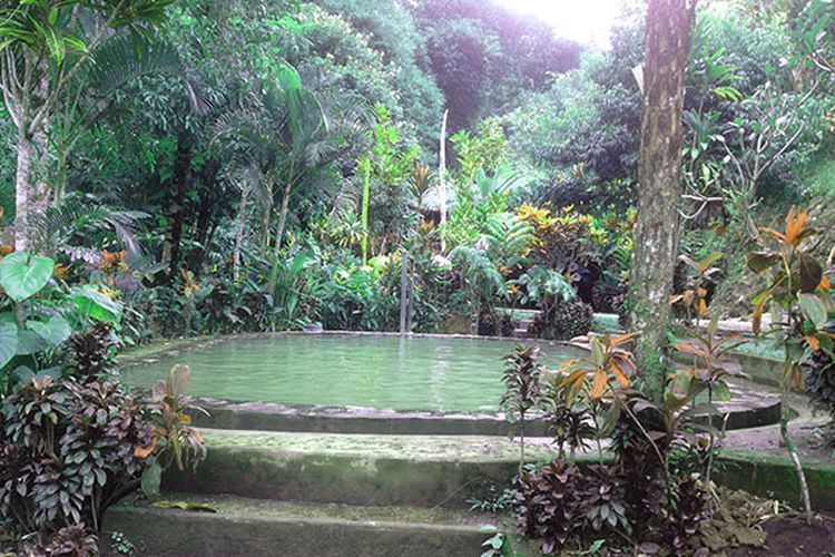 Kolam air panas di Angseri, Tabanan, Bali, 1. Desa Penglipuran, 2. Toya Devasya Geopark &amp; Villas, 3. Kebun Raya Eka Karya, 4. Desa Wisata Les, 5. Perpustakaan Gedong Kirtya, 6. Handara Gate, 7. Rumah Asal Nyoman Rai Srimben, 8. Air Panas Alam Angseri