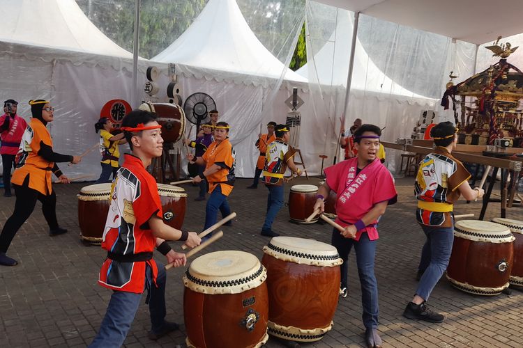 Festival Jak-Japan Matsuri 2024 digelar selama dua hari hingga Minggu (15/9/2024) di Plaza Parkir Timur, Gelora Bung Karno (GBK), Senayan, Jakarta Pusat., 1. Beli tiket daring atau langsung di loket, 2. Simak jadwal kegiatannya, 3. Bawa topi atau payung, 4. Datang sore hari, 5. Icip kuliner khas Jepang, 6. Naik transportasi umum, 7. Datang bersama teman, 8. Patuhi aturan Jak-Japan Matsuri 2024, 9. Bertanya di stan informasi