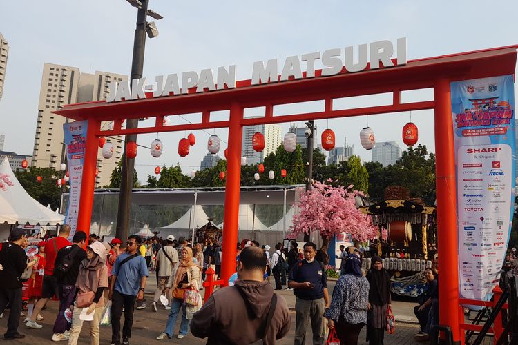 Festival Jak-Japan Matsuri 2024 digelar selama dua hari hingga Minggu (15/9/2024) di Plaza Parkir Timur, Gelora Bung Karno (GBK), Senayan, Jakarta Pusat., 1. Beli tiket daring atau langsung di loket, 2. Simak jadwal kegiatannya, 3. Bawa topi atau payung, 4. Datang sore hari, 5. Icip kuliner khas Jepang, 6. Naik transportasi umum, 7. Datang bersama teman, 8. Patuhi aturan Jak-Japan Matsuri 2024, 9. Bertanya di stan informasi