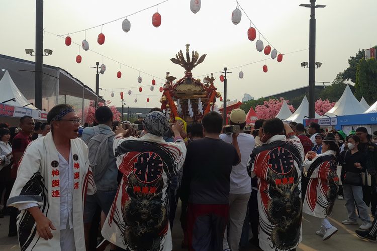 Festival Jak-Japan Matsuri 2024 digelar selama dua hari hingga Minggu (15/9/2024) di Plaza Parkir Timur, Gelora Bung Karno (GBK), Senayan, Jakarta Pusat., 1. Beli tiket daring atau langsung di loket, 2. Simak jadwal kegiatannya, 3. Bawa topi atau payung, 4. Datang sore hari, 5. Icip kuliner khas Jepang, 6. Naik transportasi umum, 7. Datang bersama teman, 8. Patuhi aturan Jak-Japan Matsuri 2024, 9. Bertanya di stan informasi