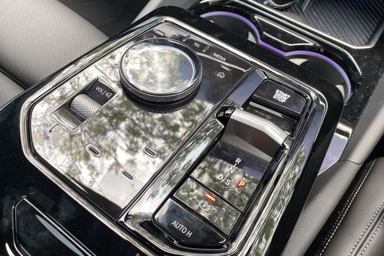 Bahas Fitur Canggih BMW 520i M Sport