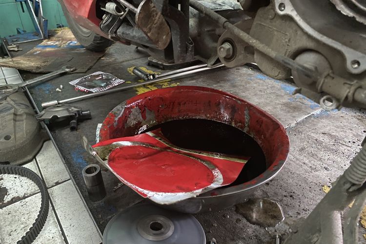 Bahaya, Jangan Sampai Sepeda Motor Kehabisan Oli