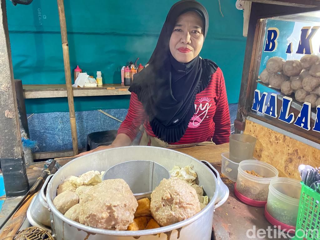 Bakso Malang Gangsar: Gurih Maknyus! Bakso Malang Urat Rp 16 Ribu!