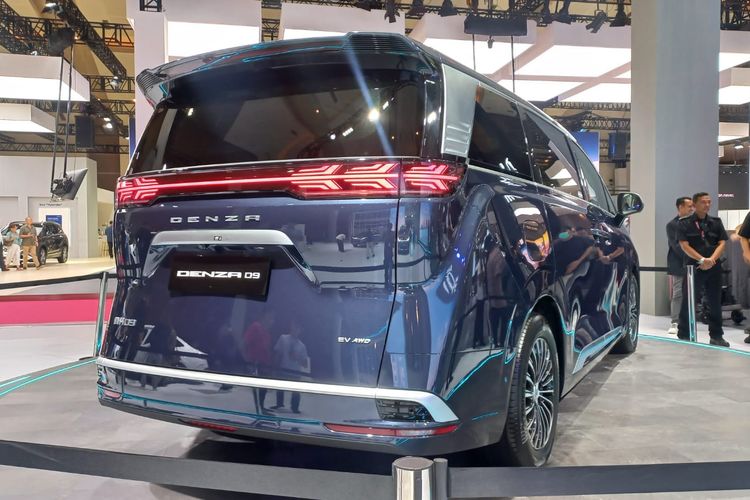 MPV listrik BYD Denza D9