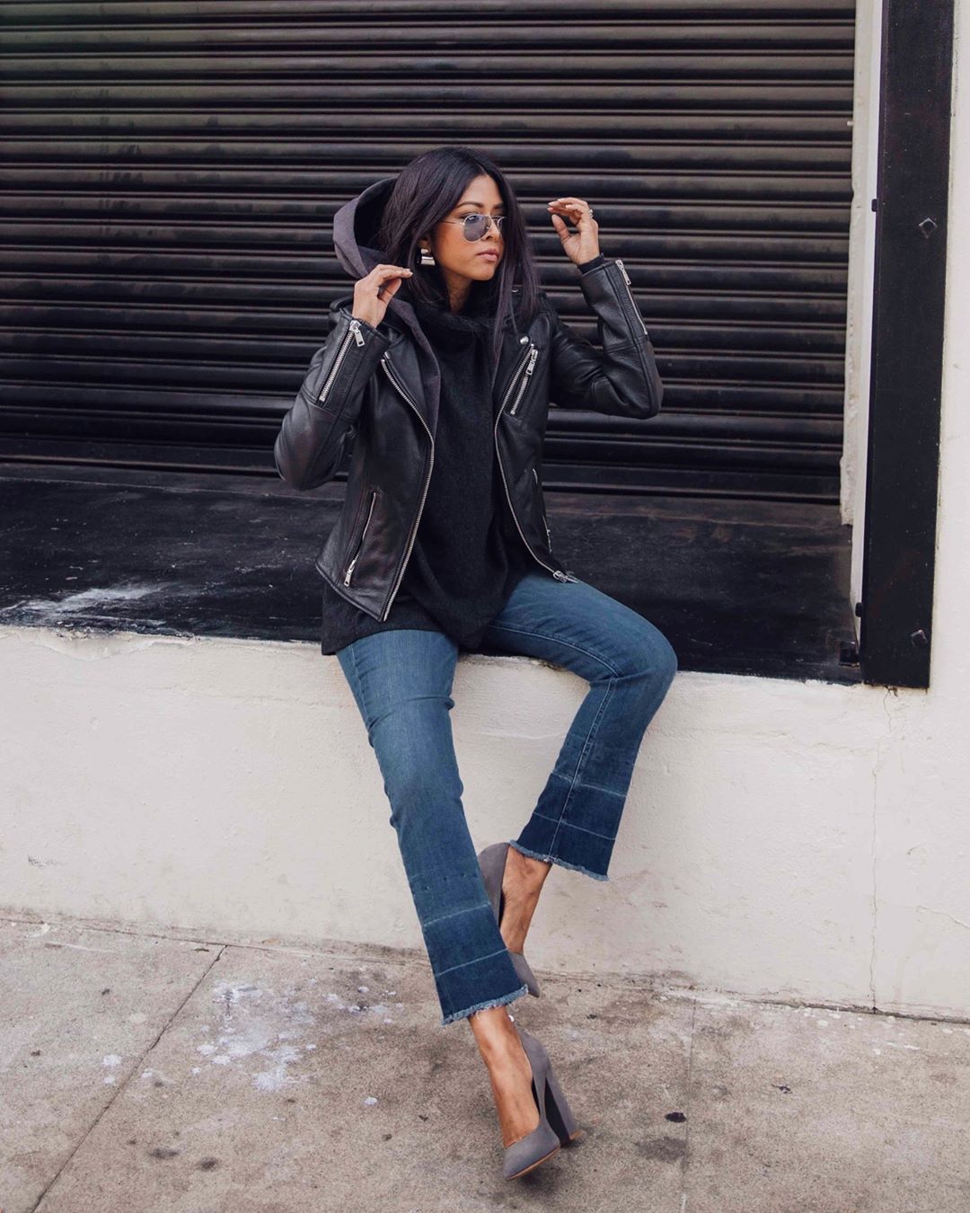 Cara Paling Kekinian Memakai Jaket Kulit Hitam