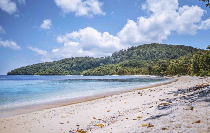 Coba Tebak, Pulau Cantik Ini Terletak di Mana?