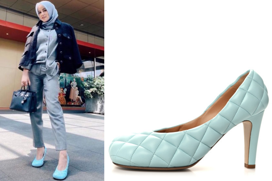 deretan sepatu mahal milik artis indonesia, hingga puluhan juta!, 1. Ayu Dewi hadiri acara pesta mengenakan sepatu heels warna ungu rancangan Amina Muaddi seharga 16 jutaan yang serasi dengan dress yang dikenakannya., 2. Nagita Slavina tampil casual chic dengan sepatu slingback Miu Miu koleksi leather two-tone pumps seharga 17 juta rupiah., 3. Olla Ramlan memilih heels koleksi Bottega Veneta padded bloc pumps warna mint dengan harga mencapai 15 jutaan rupiah., 4. Wulan Guritno melengkapi gaya kecenya pakai tabi leather heels hitam rancangan rumah mode Maison Margiela, harganya mencapai 18 jutaan rupiah., 5. Selvi Ananda bergaya casual mengenakan sandal dari koleksi Hermes Oasis warna putih seharga 12 jutaan rupiah., 6. Shandy Aulia melengkapi outfit serba putihnya dengan sentuhan warna yang pop-up pakai Chanel mary jane shoe warna pink seharga 31 jutaan rupiah., 7. Luna Maya memadupadankan outfit casual-nya dengan sepatu loafers Loro Piana seharga 16 jutaan rupiah.
