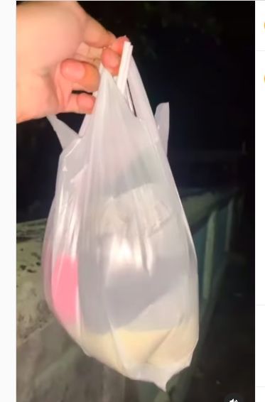 Hii! Begini 5 Pengalaman Horor Sopir Ojol Saat Antar Pesanan Makanan, 1. Pesan Ingkung Ayam, 2. Pesanan dari Pembeli Misterius, 3. Kisah yang Mirip, 4. Alamat Berada di Pemakaman, 5. Pesanan Susu Malam-malam